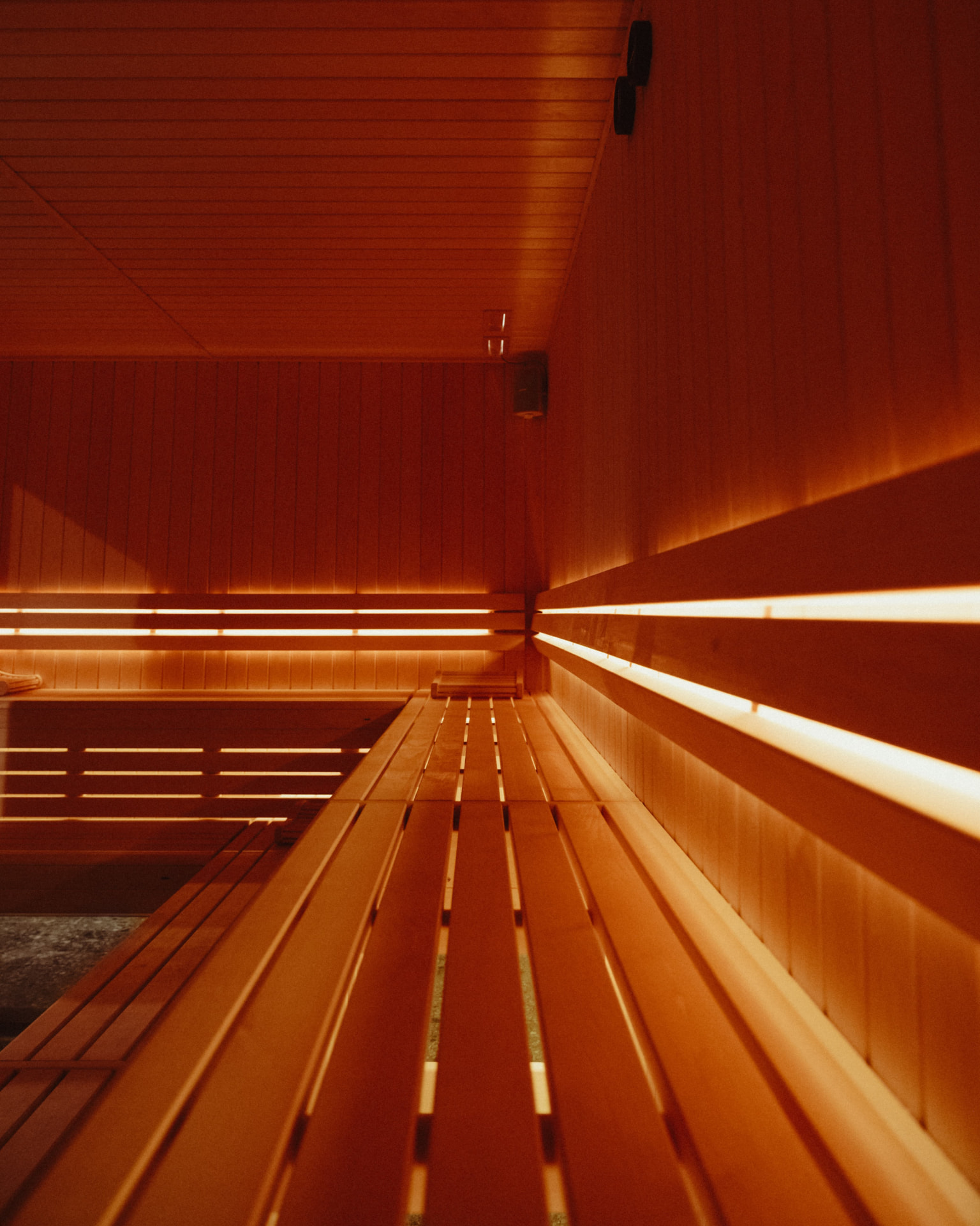 Sauna finlandais en bois du Contrast Club à Paris